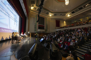 In the plenary debate, six speakers argued why their field will be the future of medicine (c) Jonathan Cole