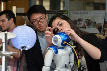 Queen Mary University's Electronic and Electrical Engineering Programmes achieve prestigious rankings 